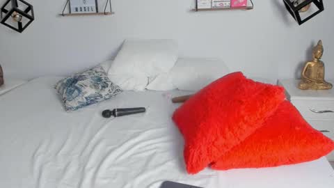 Nitha Gonzalez online show from February 10, 2025, 8:42 pm