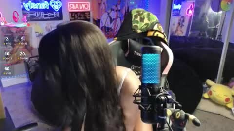 NIVIA WOLFE online show from December 15, 2025, 4:28 am