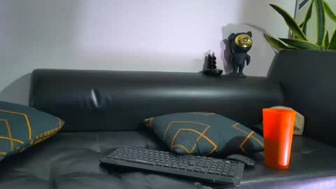 Nicolas Muscle online show from October 23, 2025, 5:18 am