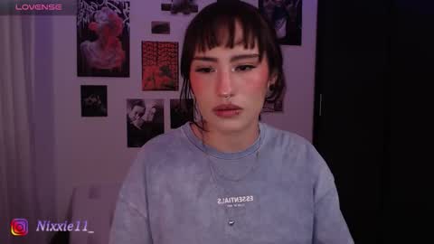 Nixxie  online show from November 14, 2025, 3:05 am