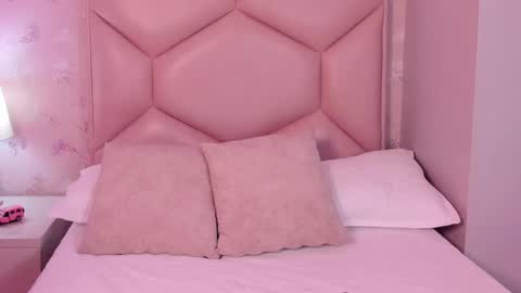 Snapshot of noa_butterfly chatting on February 18, 2025, 7:09 pm ambarsulliva online show from February 18, 2025, 7:09 pm