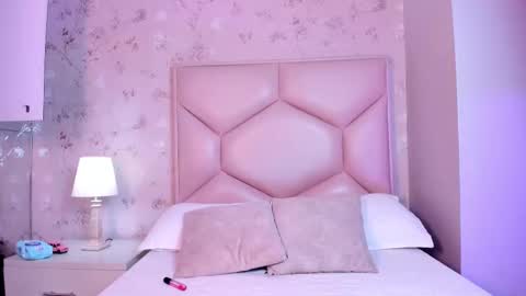 Snapshot of noa_butterfly chatting on October 7, 2025, 11:40 am ambarsulliva online show from October 7, 2025, 11:40 am