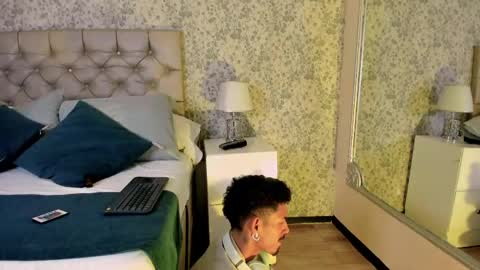 Snapshot of noaahtylor chatting on April 16, 2026, 4:35 am Noah online show from April 16, 2026, 4:35 am