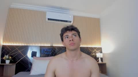 Snapshot of noah_7_ chatting on December 3, 2025, 7:12 pm Noah online show from December 3, 2025, 7:12 pm