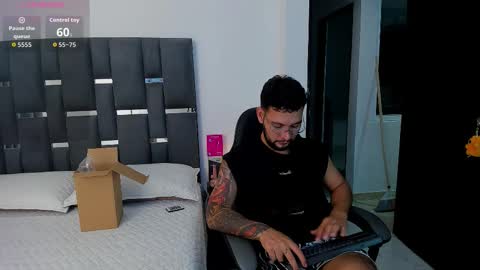 Snapshot of noah_corvelle chatting on November 16, 2025, 1:33 am NOAH online show from November 16, 2025, 1:33 am