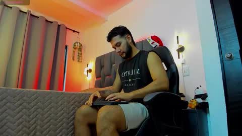 Snapshot of noah_corvelle chatting on December 19, 2025, 11:28 am NOAH online show from December 19, 2025, 11:28 am