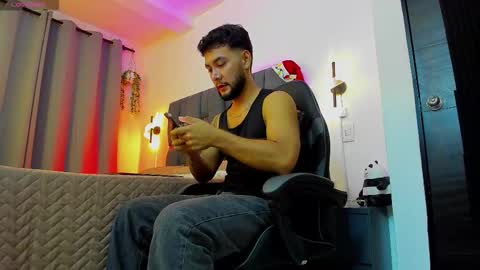 Snapshot of noah_corvelle chatting on December 23, 2025, 1:58 am NOAH online show from December 23, 2025, 1:58 am