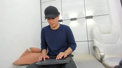 Noah Ferrary online show from November 9, 2025, 7:12 pm