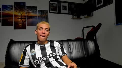 noah_flynn1 online show from November 26, 2025, 6:36 am