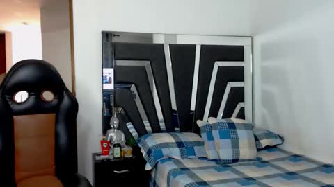 Noah Harris01 online show from December 17, 2025, 12:55 pm