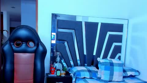 Noah Harris01 online show from February 6, 2026, 11:57 am