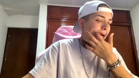 Snapshot of noah_martini chatting on January 25, 2025, 2:37 am noah hehim online show from January 25, 2025, 2:37 am