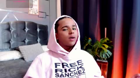 noah_smith04 online show from November 22, 2025, 12:37 pm