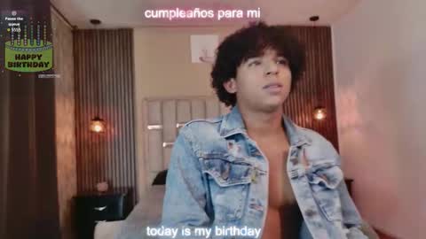 noah_smith04 online show from January 7, 2026, 11:40 pm