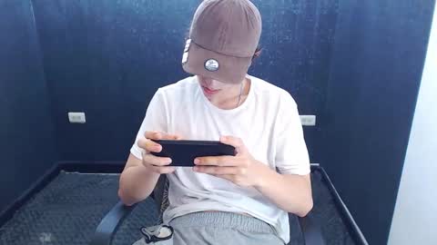 noah_sokolov online show from November 9, 2025, 2:26 pm