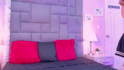 Snapshot of noahbells chatting on December 21, 2025, 11:50 am Noah online show from December 21, 2025, 11:50 am