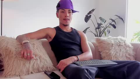 Snapshot of noahdaviss chatting on May 12, 2026, 7:33 pm noahdaviss online show from May 12, 2026, 7:33 pm