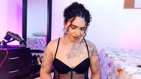 noahmonroe_11 online show from November 14, 2025, 9:24 pm