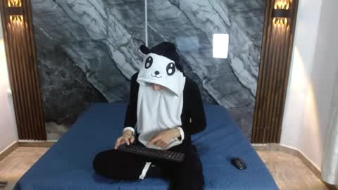 Snapshot of noahwalker__ chatting on April 17, 2026, 11:13 am online show from April 17, 2026, 11:13 am