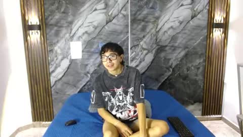 Snapshot of noahwalker__ chatting on April 21, 2026, 11:05 am online show from April 21, 2026, 11:05 am