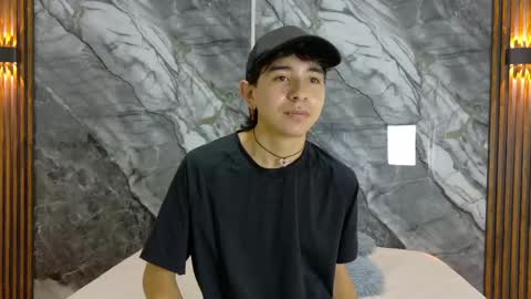 Snapshot of noahwalker__ chatting on May 6, 2026, 11:04 am online show from May 6, 2026, 11:04 am