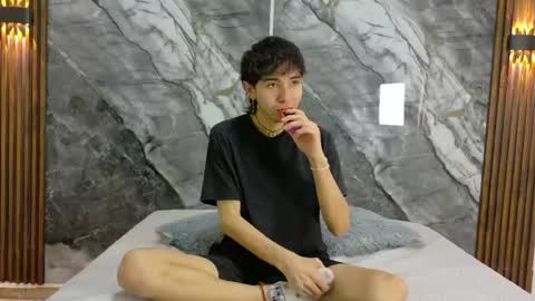 Snapshot of noahwalker__ chatting on May 27, 2026, 11:07 am online show from May 27, 2026, 11:07 am