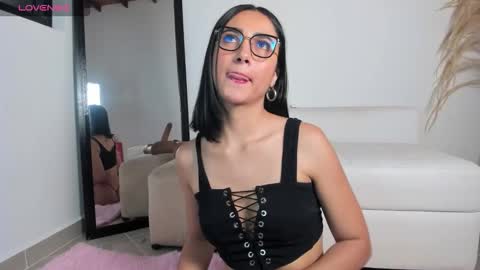 Snapshot of noami_rose chatting on September 23, 2025, 12:46 am Noami Rose online show from September 23, 2025, 12:46 am