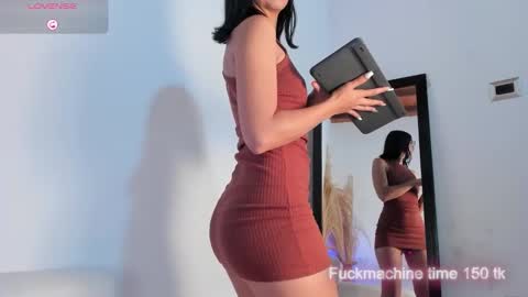 Snapshot of noami_rose chatting on November 21, 2025, 1:37 am Noami Rose online show from November 21, 2025, 1:37 am