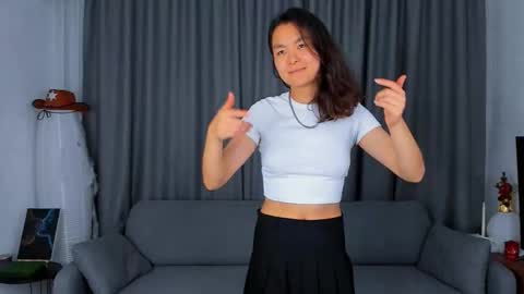 Mina online show from December 3, 2025, 7:01 pm