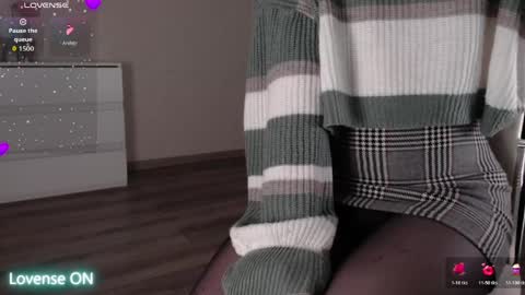 noelleneptune online show from April 11, 2026, 6:29 am