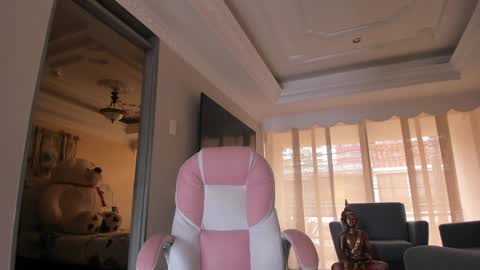 Snapshot of noemibcnz chatting on February 6, 2026, 3:15 pm In instagram dayhannanoemi online show from February 6, 2026, 3:15 pm