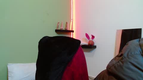 Noha Thomson online show from December 13, 2024, 11:50 pm