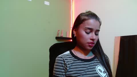 Noha Thomson online show from December 14, 2024, 2:56 am