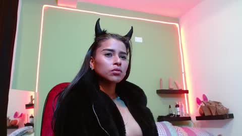 Noha Thomson online show from February 14, 2025, 2:18 am