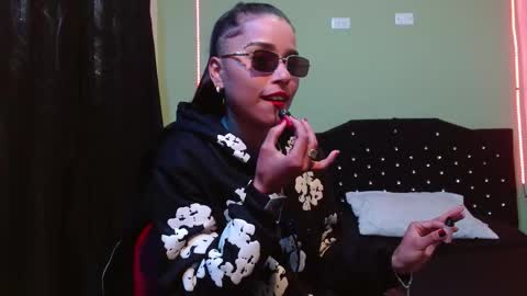 Noha Thomson online show from October 4, 2025, 8:18 pm