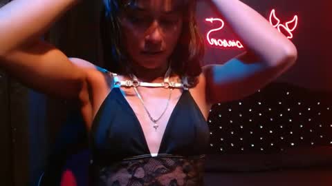 Noha Thomson online show from April 17, 2026, 8:45 pm