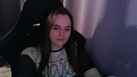 noir_ember_ online show from September 18, 2025, 11:45 am