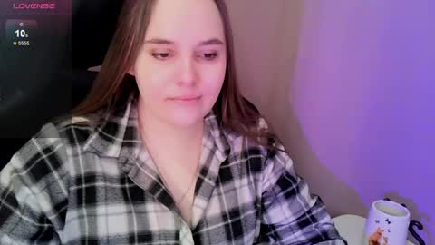 noir_ember_ online show from April 3, 2026, 4:49 pm