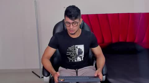 Im Nolan  online show from November 5, 2025, 7:58 pm