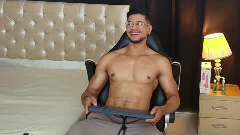 Snapshot of nolan_joness chatting on February 13, 2026, 7:43 pm Im Nolan online show from February 13, 2026, 7:43 pm