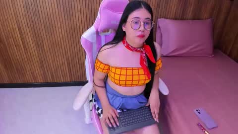 Nahomi online show from December 3, 2025, 5:04 am