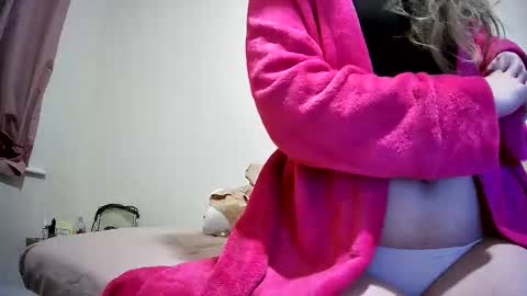 Snapshot of nonbinarynicky chatting on April 1, 2026, 11:24 pm NonBinaryNicky online show from April 1, 2026, 11:24 pm