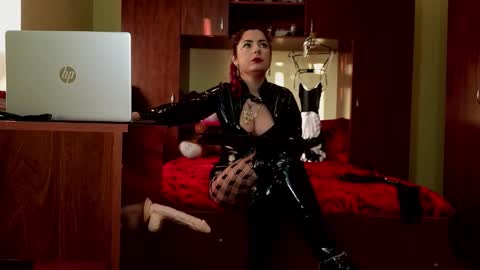 QueenManifest online show from January 17, 2026, 2:00 pm