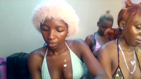 Snapshot of norababy20 chatting on June 25, 2026, 5:23 am Norababy20 online show from June 25, 2026, 5:23 am