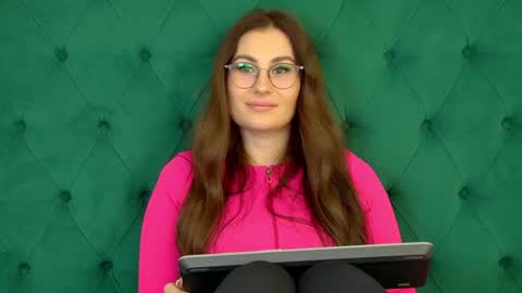 NoraFoxes online show from January 8, 2026, 5:54 am