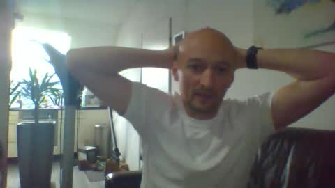nordicrunner76 online show from May 17, 2026, 4:03 pm