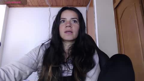 noreen_ online show from November 10, 2025, 3:22 pm