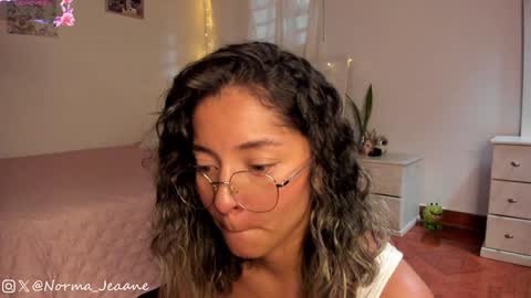 Norma Jeaane online show from January 21, 2025, 8:32 pm