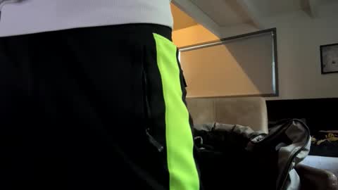 Snapshot of notsmallnotbigg chatting on February 1, 2025, 10:59 am notsmallnotbigg online show from February 1, 2025, 10:59 am