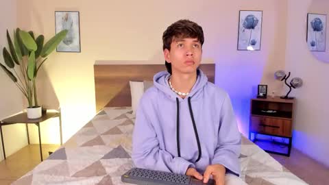 NovayBrian online show from December 4, 2025, 4:44 am